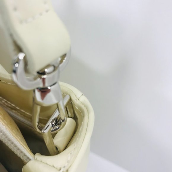 50% OFF  Authentic Furla Italian leather Cream shoulder bag - Picture 3 of 11